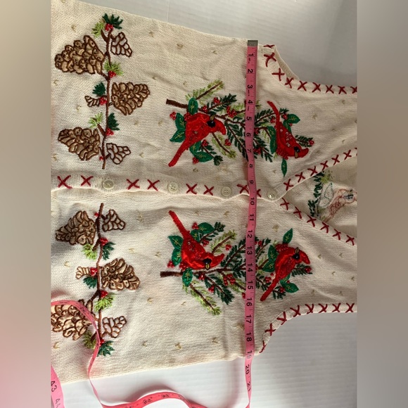 In Resource Women’s Christmas Sweater Vest L appliques Cardinals Pinecones - Picture 7 of 11